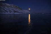 116 Clair de lune sur mer qui gele et montagnes