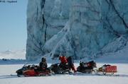 138 Equipe suisse devant glacier