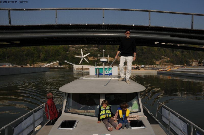 016 Premier bateau dans la nouvelle place nautique