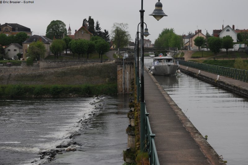 084 Pont canal au-dessus de la Loire