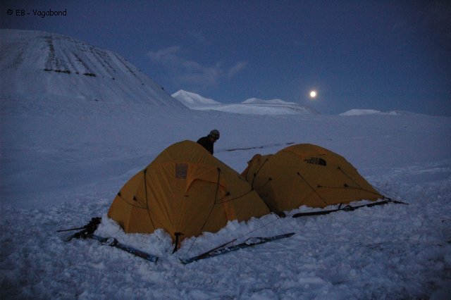 044 Campement glacier Edvard pleine lune