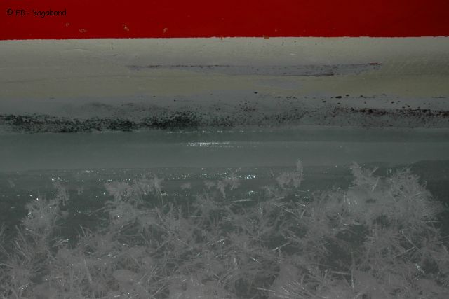 074 Fleurs de glace pres coque Vagabond