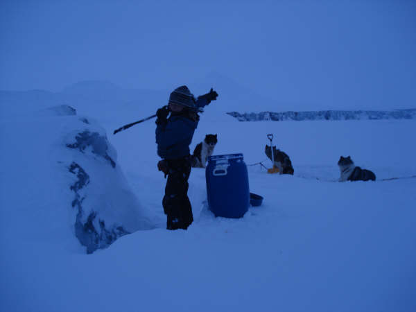 087 Chopping ice for drinkingwater