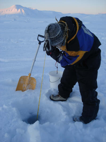 092 Measuring ice thickness