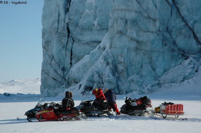 138 Equipe suisse devant glacier