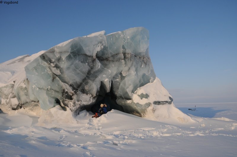 167 Iceberg et grotte