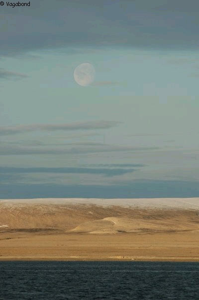 101 Lune au-dessus de Broggerhalvoya