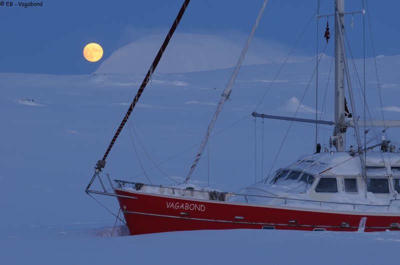 268 Vagabond et pleine lune