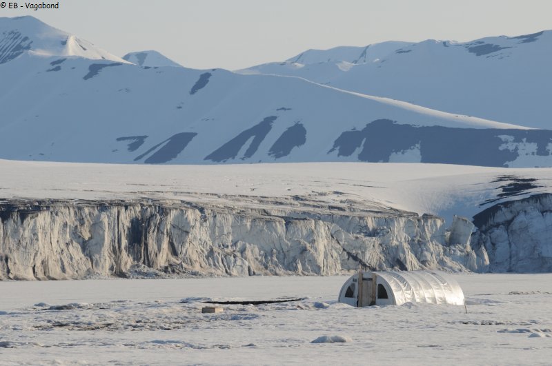 439 Tente et glacier